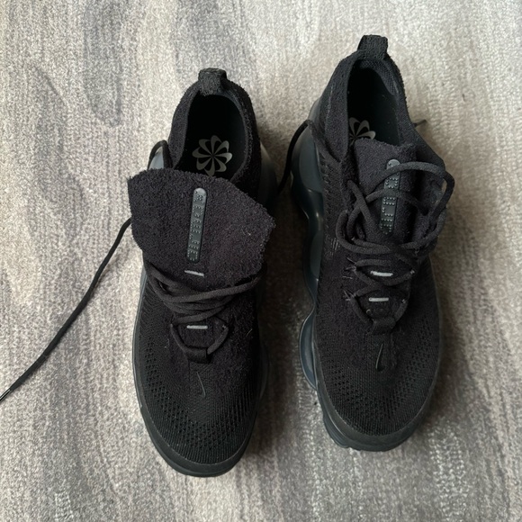 Nike mens Air Max Scorpion Flyknit BLACK/ ANTHRACITE-9 - Picture 2 of 8